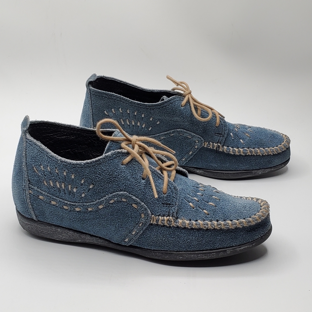 Minnetonka suede leather lace up blue mocassin size 5